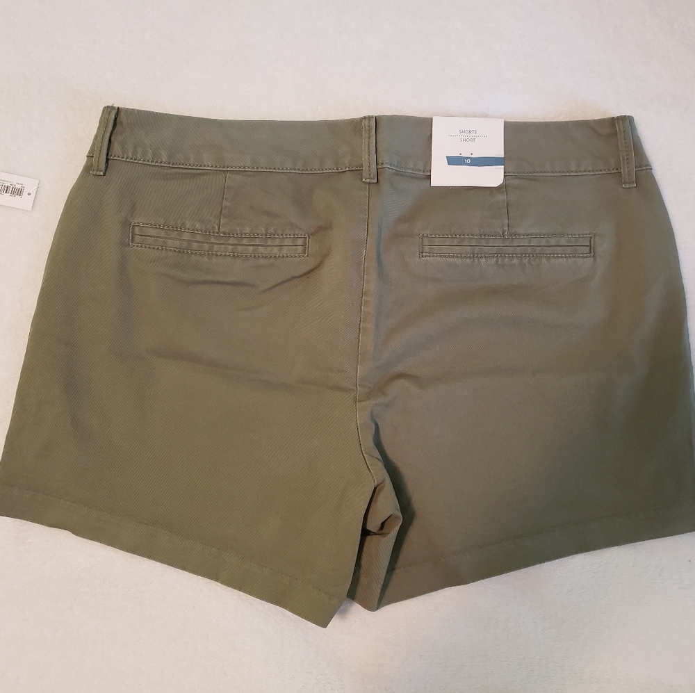 NWT Old Navy olive green khaki shorts - Picture 2 of 3